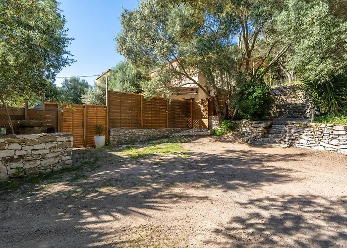 Le Refuge Du Maquis Hébergement de vacances *