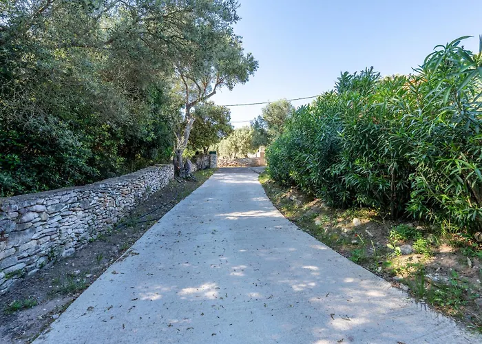 Le Refuge Du Maquis * Bonifacio (Corsica)